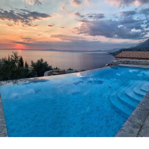 BASSA MAINA Villas & Suites