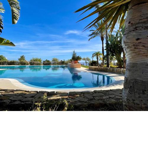Bayview, Benalmádena - Luxurious home with views, garden, community pool and a padel court