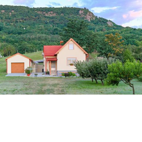 Bazaltorgona Apartmanház