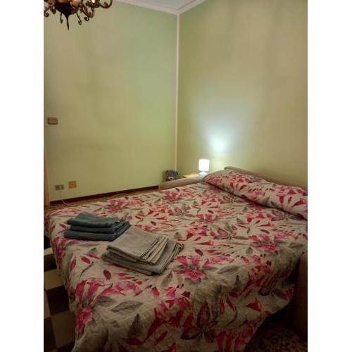 B&B Arrivore - Camera da letto Privata con balcone in appartamento Panoramico condiviso con Host - Bagno in comune