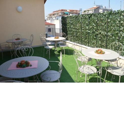 B&B Jolie center