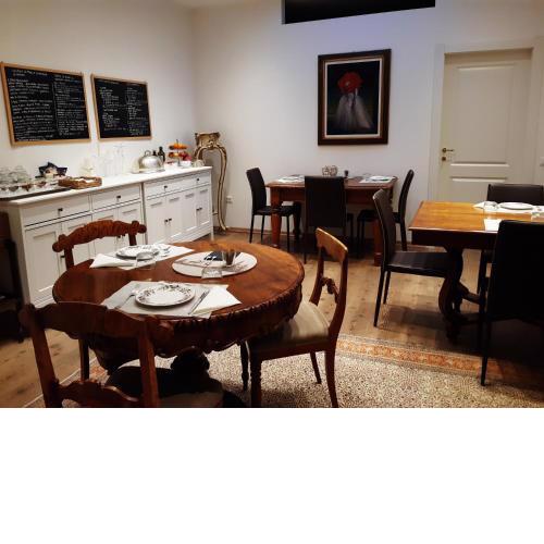 B&B S. Trinità 18 Suites & Rooms