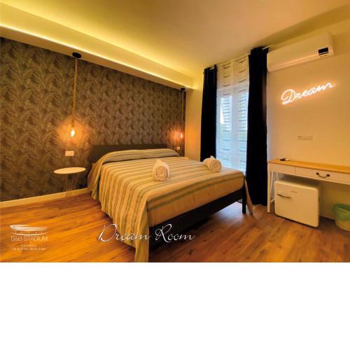 b&b Stadium room & suite