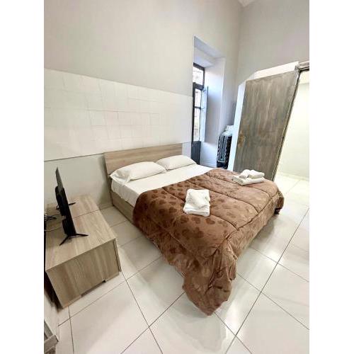 B&B VALENTINO NAPOLI