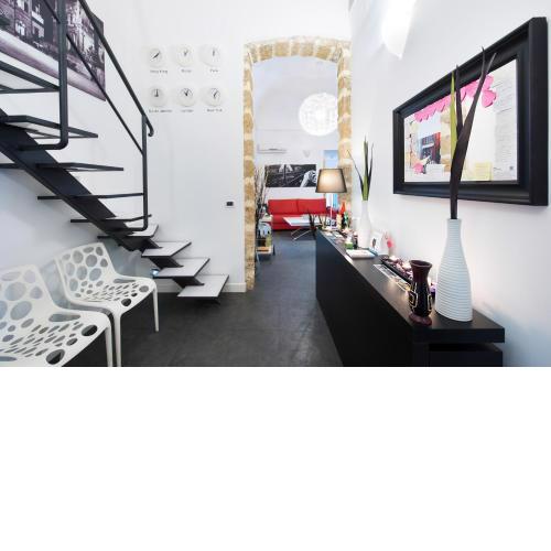 B&B White