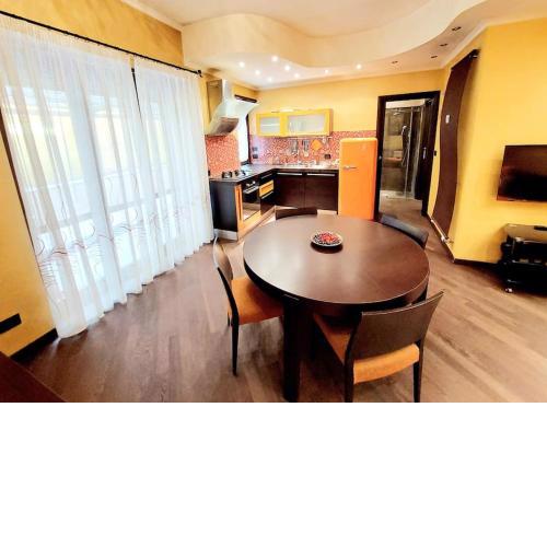 BBHOME Comfort apartment and spacious terrace at Villa Pamphili