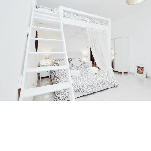 BBHOME Trastevere Station White Apartment