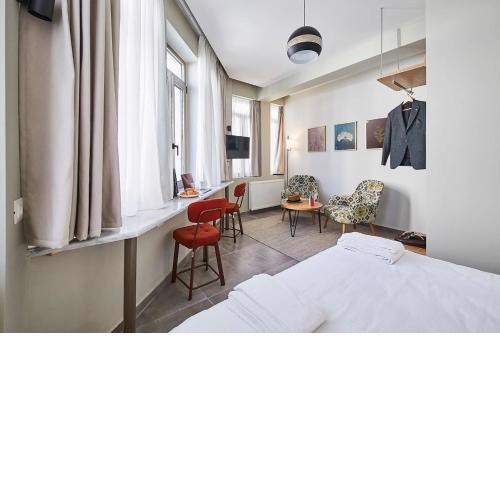 Be based near Acropolis, in an exquisite studio!