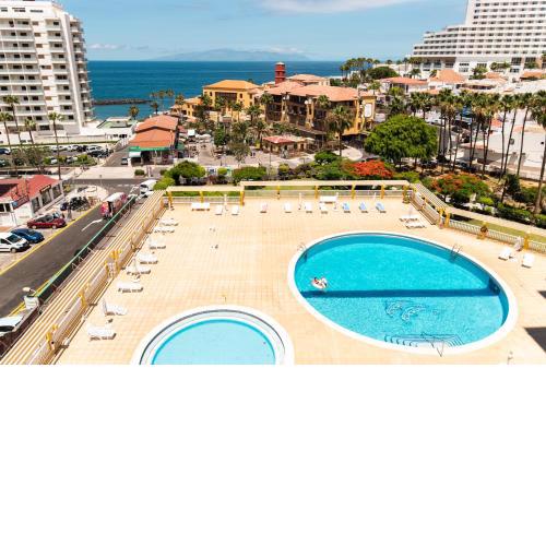 BEACH APT WITH SEA VIEW & POOL, 50 STEPS TO THE SEA