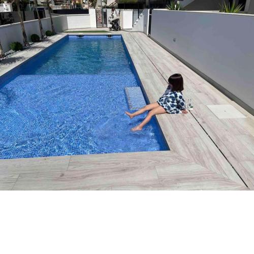 Beach bungalow with swiming pool and long terrace