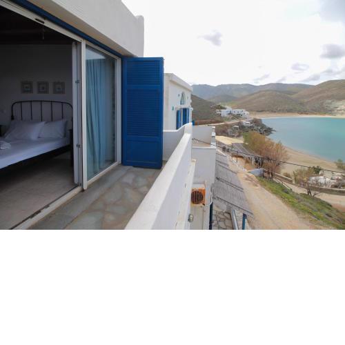 Beach house in kolimpithra - Octopus's Home