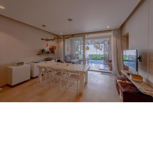 Beach Style 2 Bedroom Heaven Mangroovy Ground Floor, Pool & Beach
