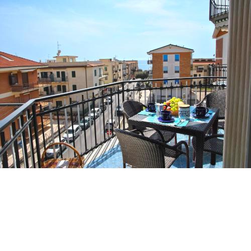 Beach Valley holiday home with sea view 300 m from the beach