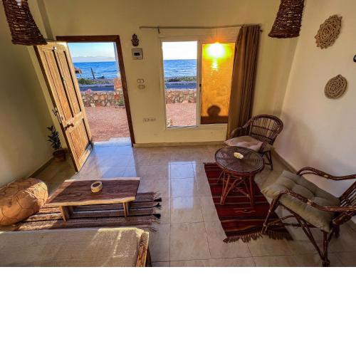 Beachfront 1-Bedroom among the Mountains