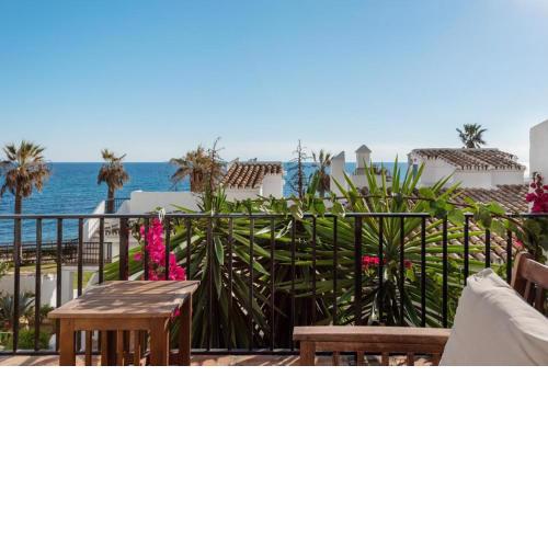 Beachfront 2 Bedroom Apartment with Sea View Calahonda