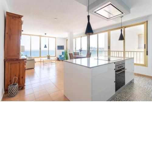 Beachfront apartment in Poniente