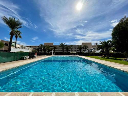 Beachfront apartment in Roquetas de Mar with shared pool