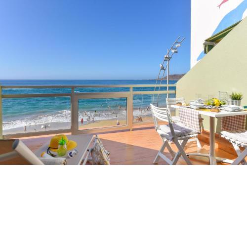 Beachfront Apartment Las Canteras LM52YY by VillaGranCanaria