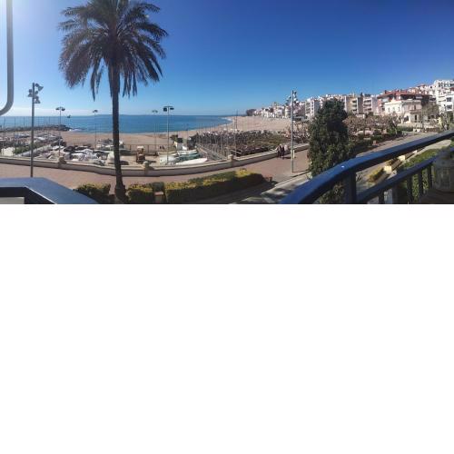 Beachfront apartment with private parking