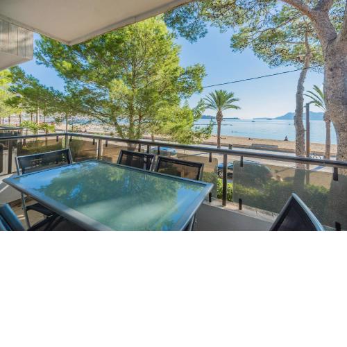 Beachfront Apartment with sea views private parking