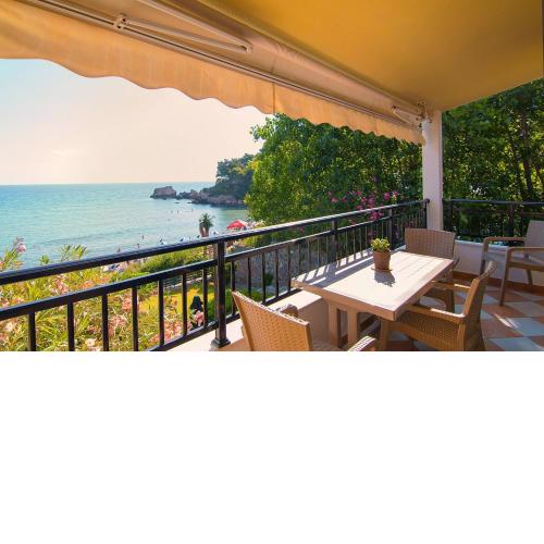 Beachfront balcony Marinas Home 2 New Era in Holidays