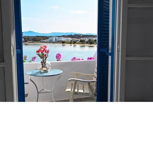 Beachfront Bocamviglies Rooms - Naoussa Bespoke View