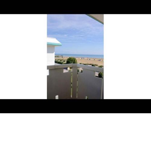Beachfront Condo Sea View - Airco - Covered Private Parking - Beach Place