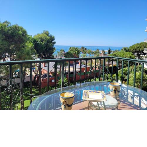 Beachfront family apartment in Puerto Banus