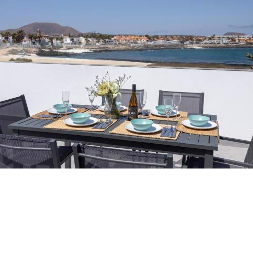 Beachfront FamilyApartment 6- Seaview by HolidaysHome