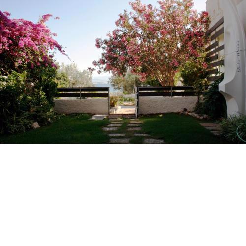 Beachfront Garden Apartment- Atlas complex