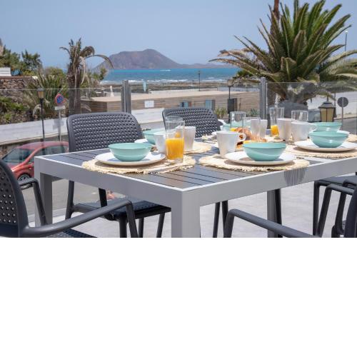 Beachfront Holiday Apartment 2- Seaview by Holidayshome