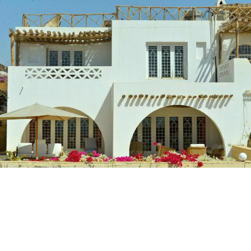 Beachfront Luxury Villa with Sea Views, World's Best Coral Reefs, Scuba & Snorkeling