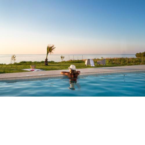 Beachfront Nymphes Aigli, Brand New Villa with Pool, Children Area & BBQ