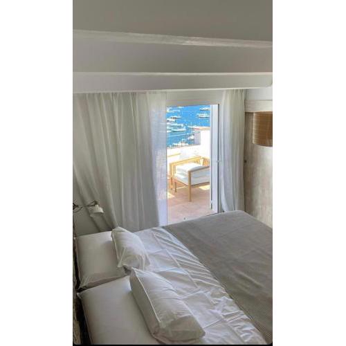 Beachfront Penthouse with Terrace and Breathtaking Sea Views in CADAQUES