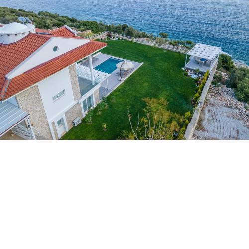 BEACHFRONT SARI VILLA WİTH PRIVATE SWIMMING POOL
