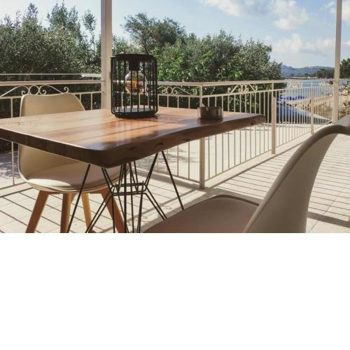 Beachfront, seaview apartment, Agios Andreas
