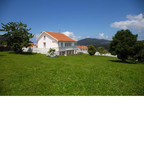 Beachfront Surf & Holiday House, up to 12 persons