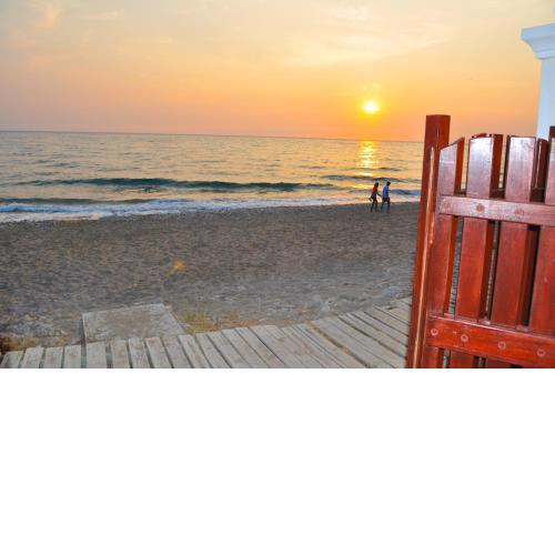 Beachfront Vacation Home Eftichia