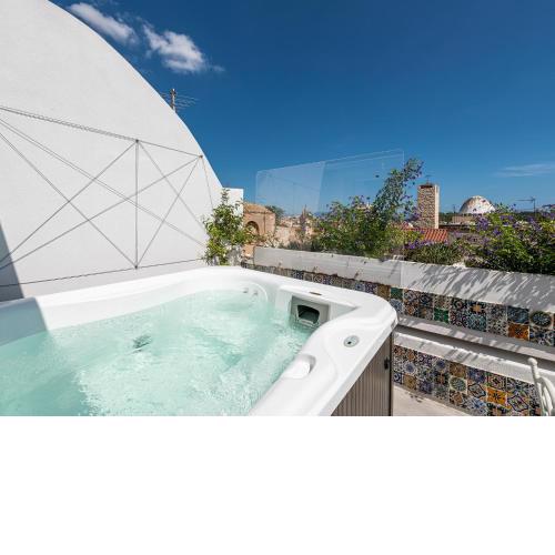 Bea's Terrace - Private Jacuzzi in the City Centre