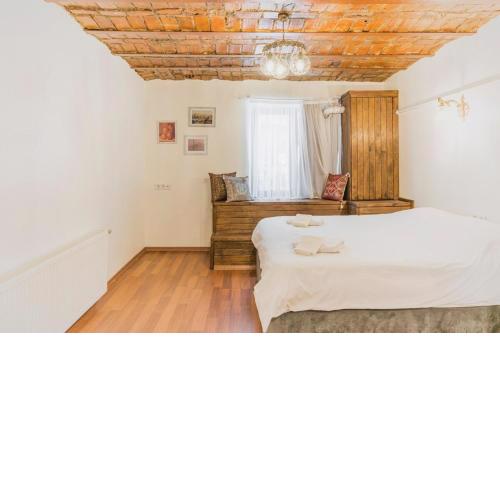 Beautiful 1 Br Apt. w/AC 400 meters Taksim Square