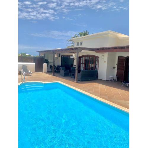 Beautiful 2 bed, 2 bath detached villa with private pool in a very relaxed area.