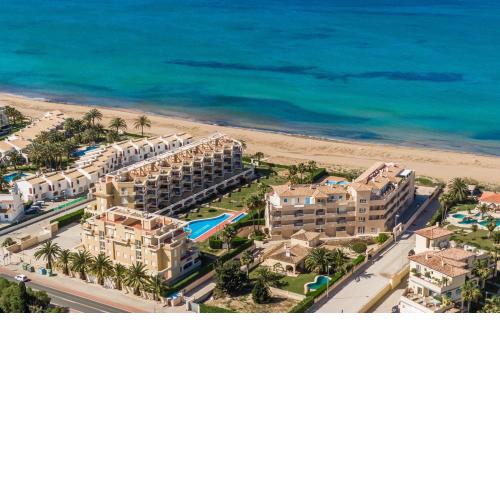 Beautiful 2-Bed first beach line apartment for 6