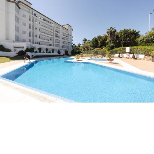 Beautiful 2 Bed Playas del Duque + Parking RDR294