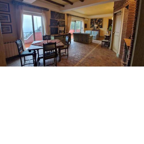 Beautiful 2-Bed Villa in Taormina