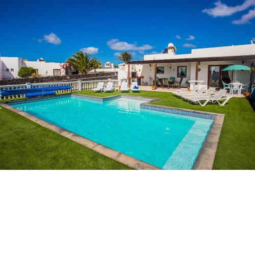 Beautiful 2 Bed Villa with large pool Casa Manana