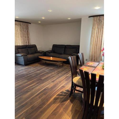 Beautiful 2 bedroom house with garden and barbeque
