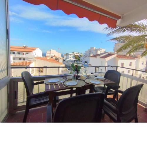 Beautiful 2 bedroom with sea views, close to Burriana Beach, Nerja