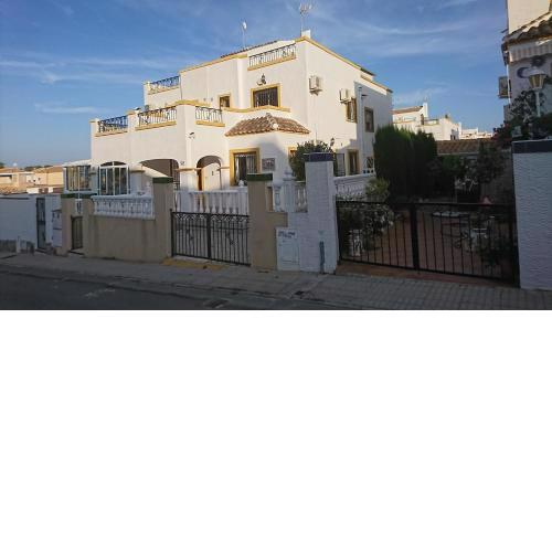 Beautiful 3-Bed Villa in Orihuela