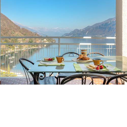 Beautiful 4-Bed Apartment in Limonta
