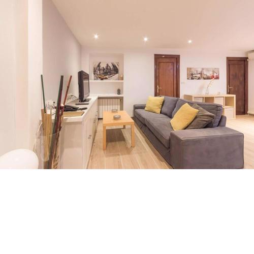 Beautiful 4pax apartment in Malasaña